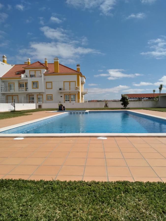 Palmeiras Apartement - T1 Com Piscina Балеал Екстериор снимка